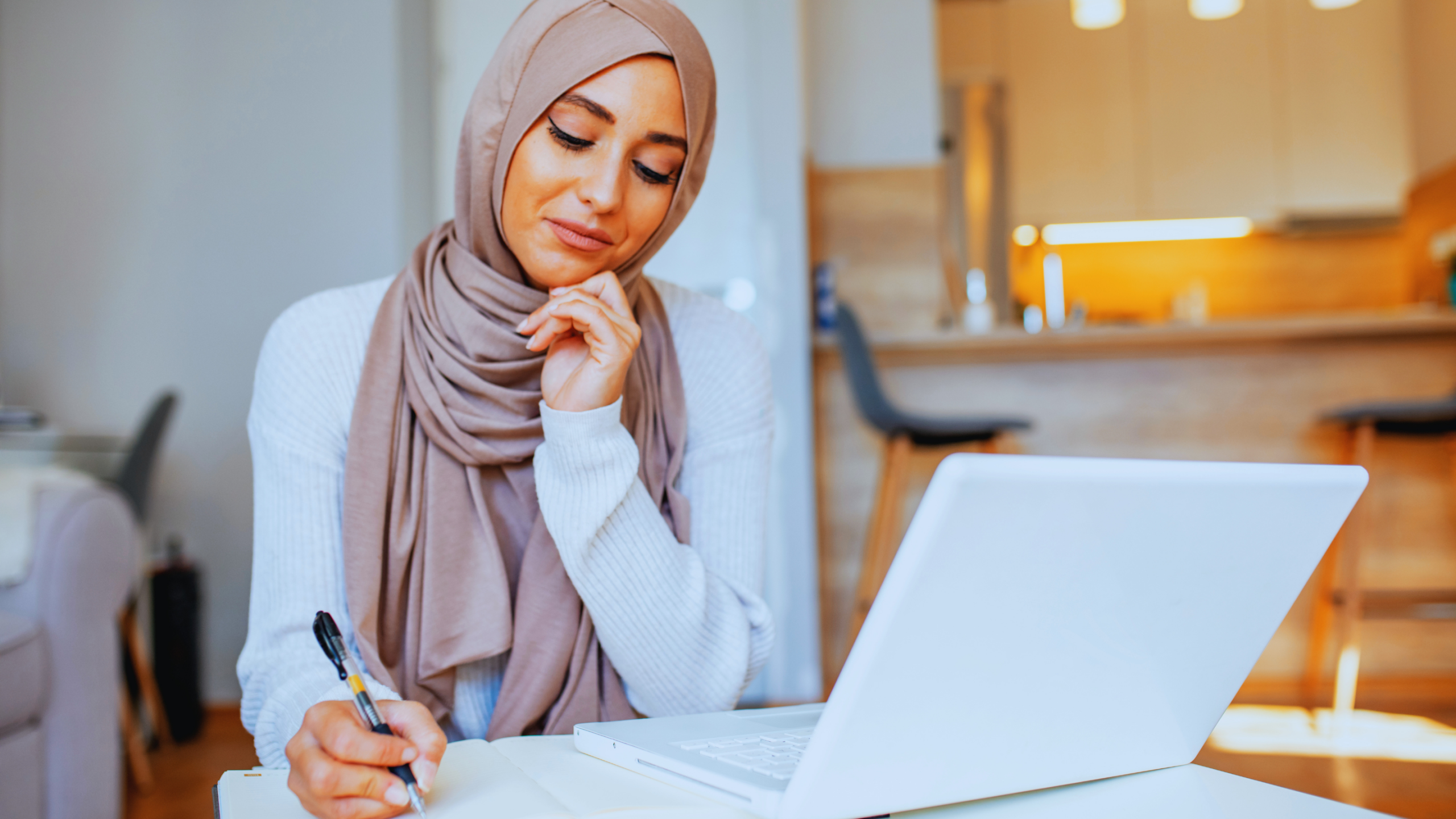 Woman sitting at a laptop